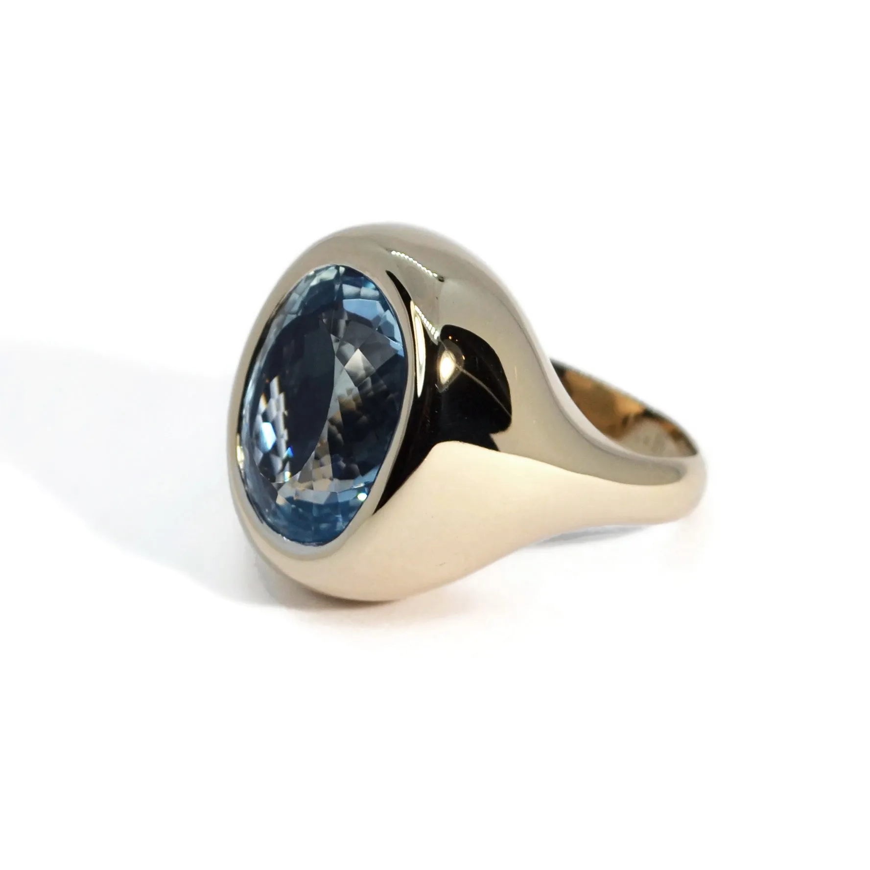 A & Furst - Essential - One of a Kind Cocktail Ring with Aquamarine, 18k White Gold