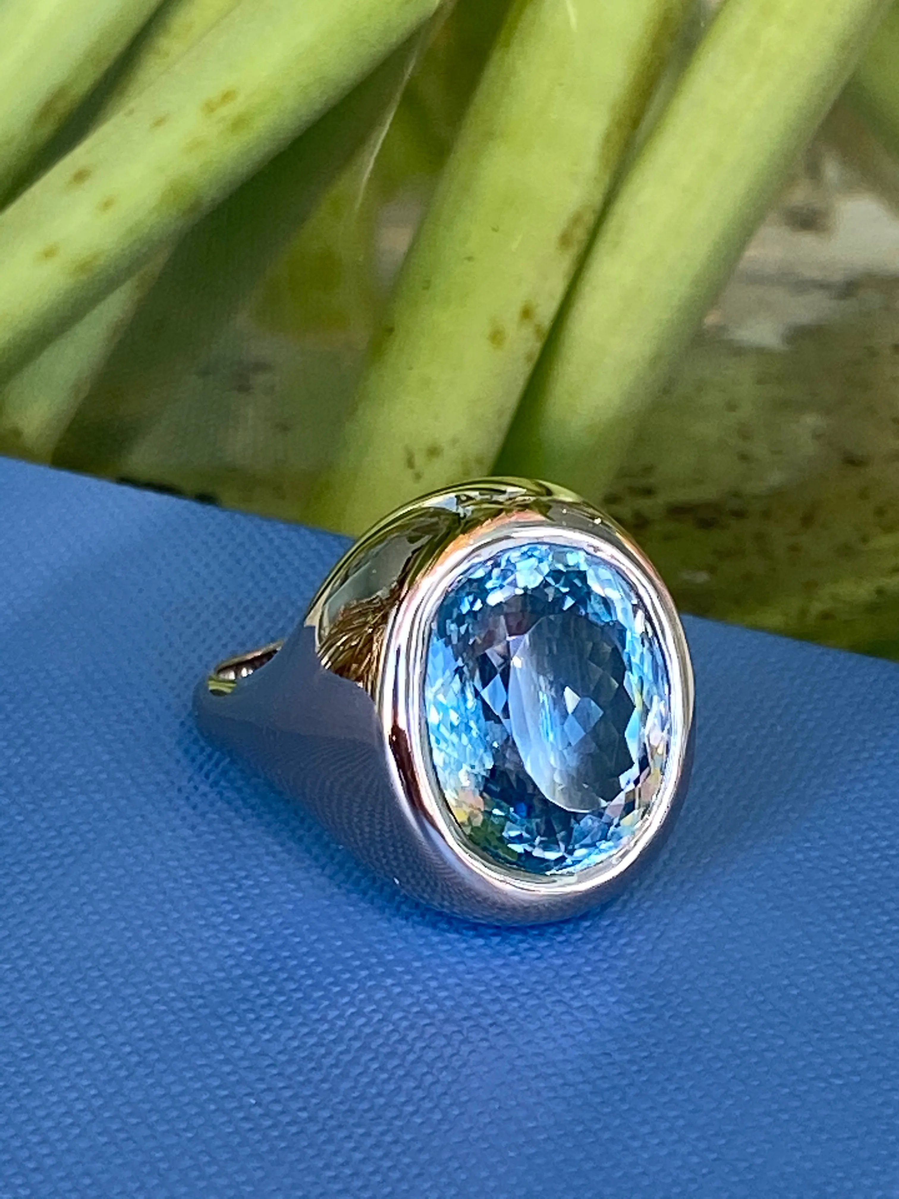 A & Furst - Essential - One of a Kind Cocktail Ring with Aquamarine, 18k White Gold