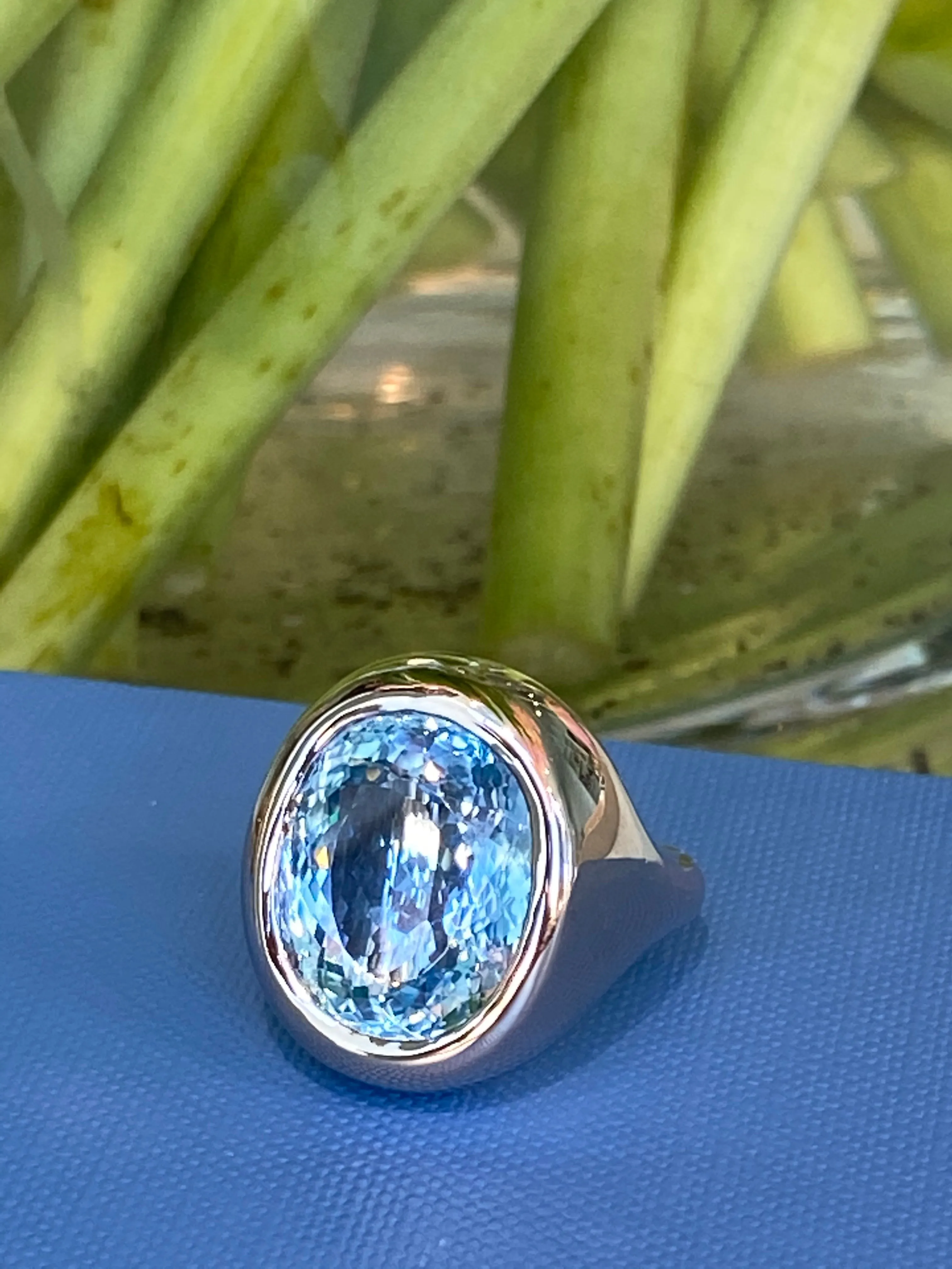 A & Furst - Essential - One of a Kind Cocktail Ring with Aquamarine, 18k White Gold