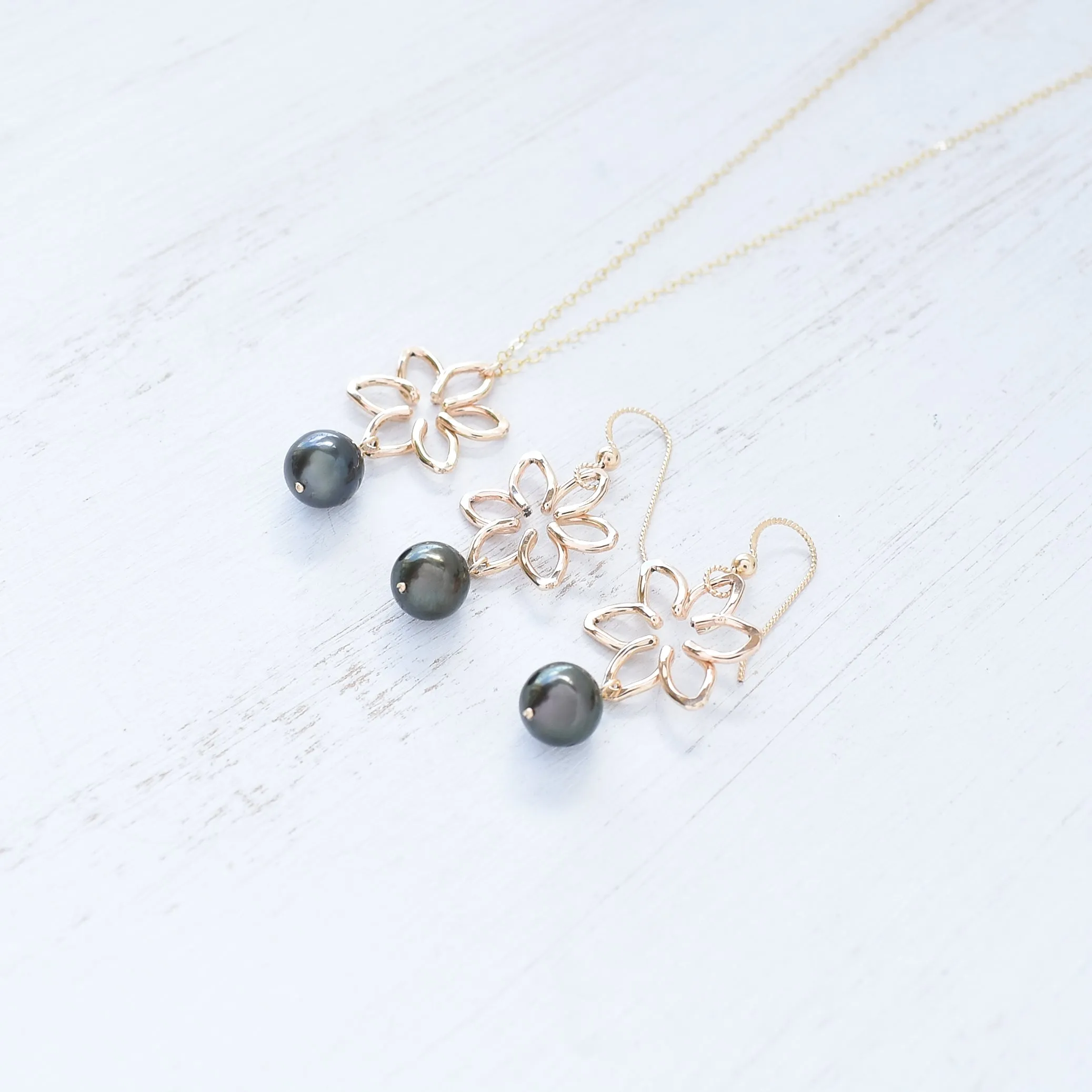 Small Tiare Earrings With Dangling Pearls