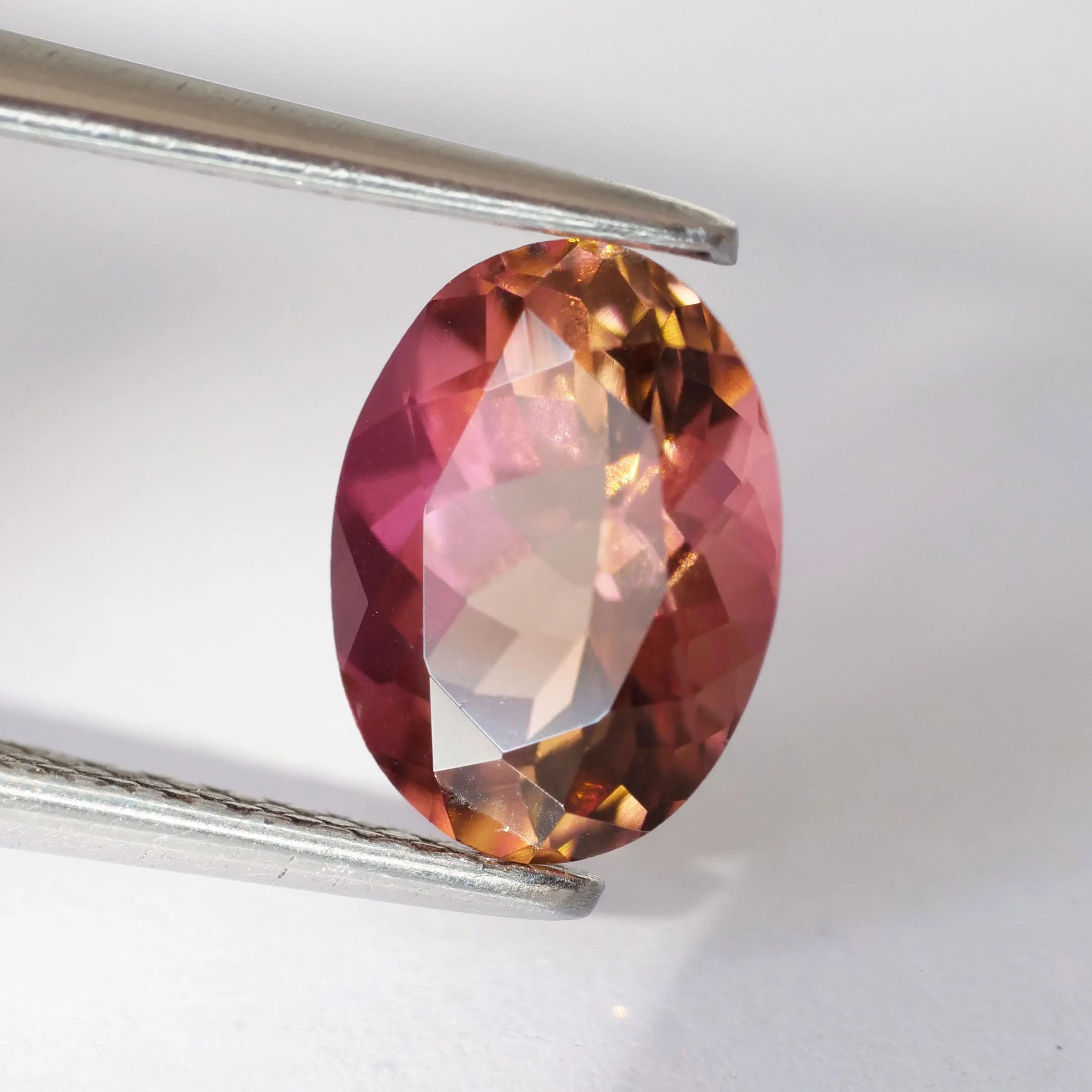 Tourmaline | orangish pink, oval cut 8x6mm, VVS 1.5ct, Africa