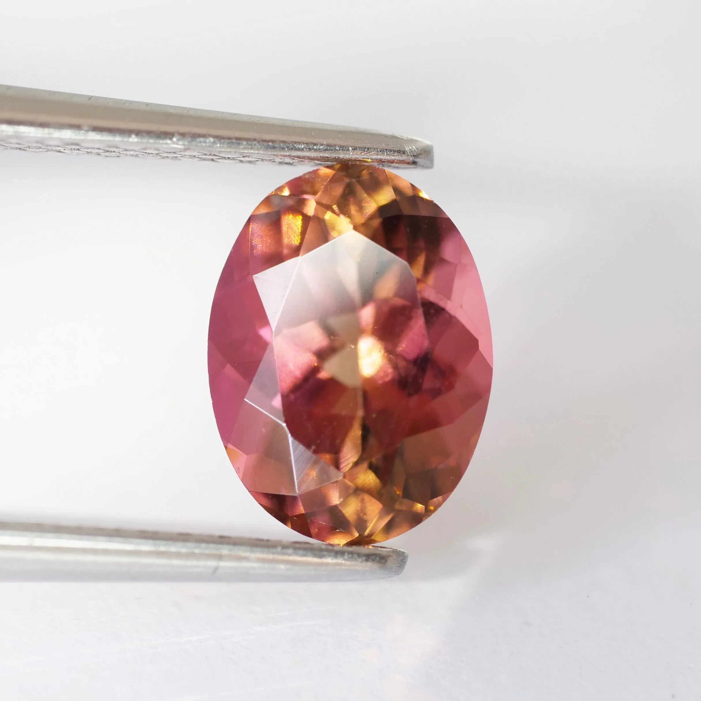 Tourmaline | orangish pink, oval cut 8x6mm, VVS 1.5ct, Africa